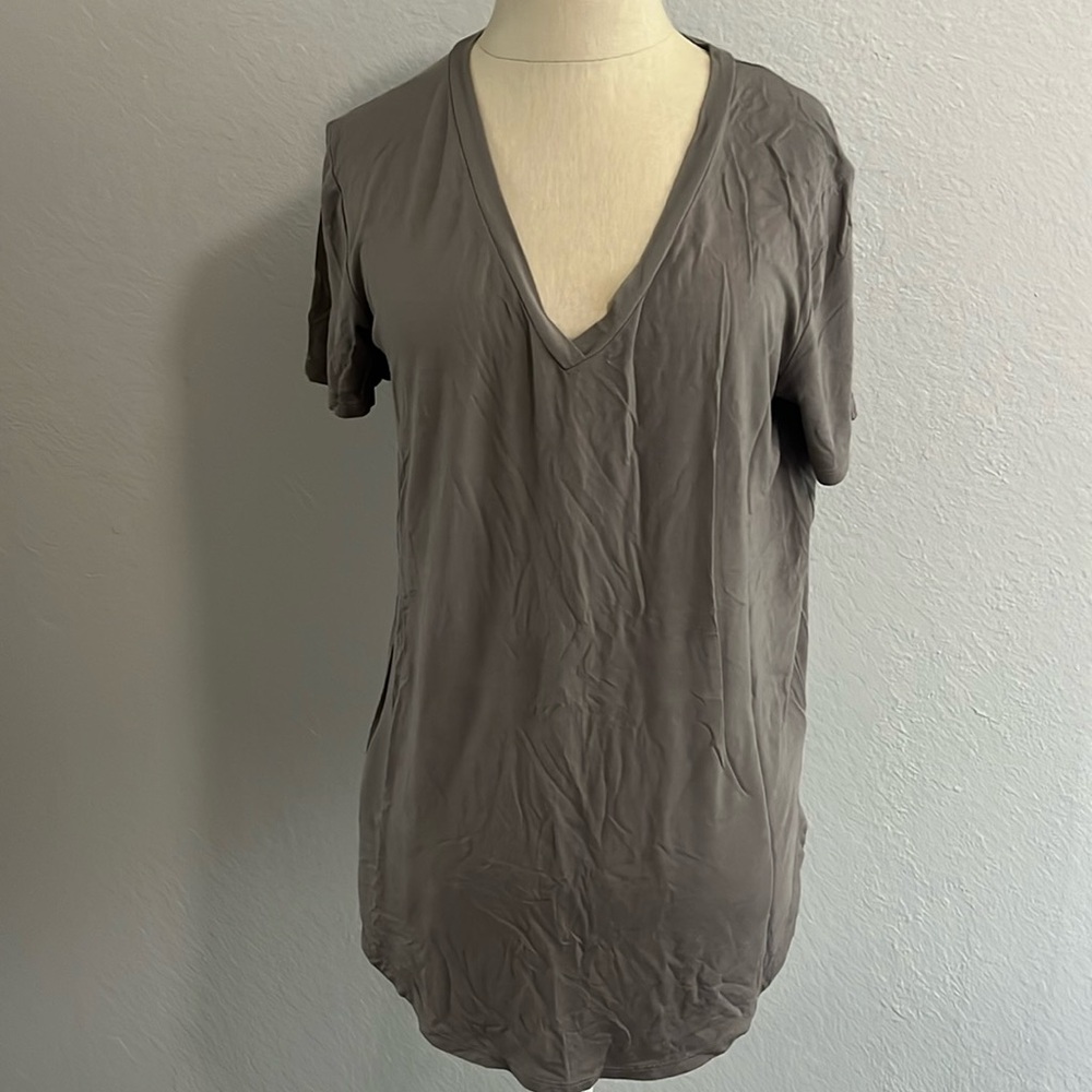 CJLA classic V-neck t-shirt in mocha